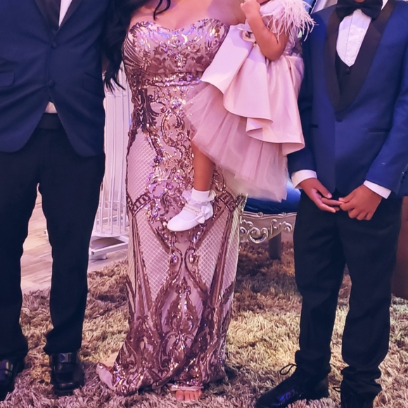 Beautiful formal sequin gown - Picture 4 of 4